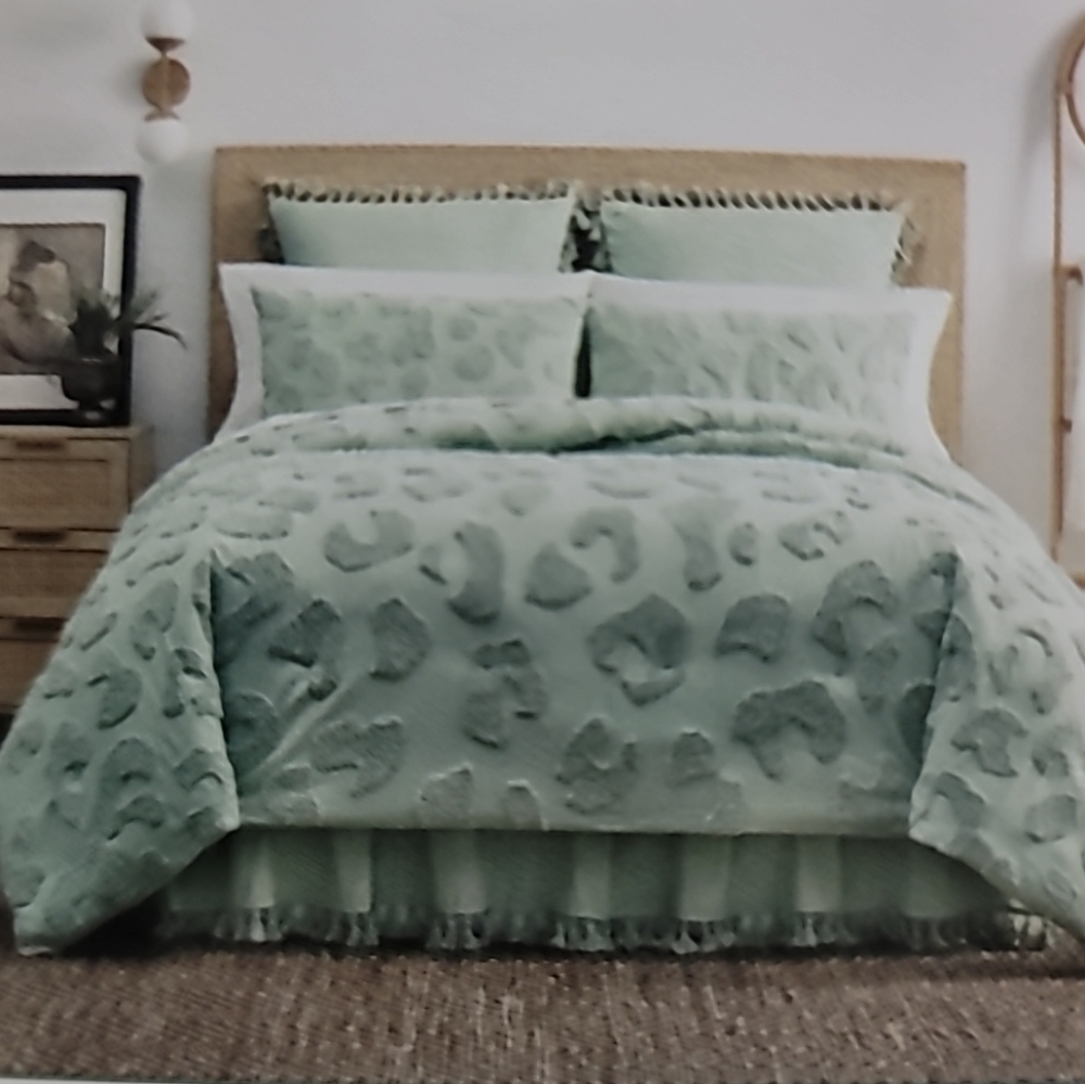 Studio D Lanie Cheetah Tufted Chenille Comforter Mini Set